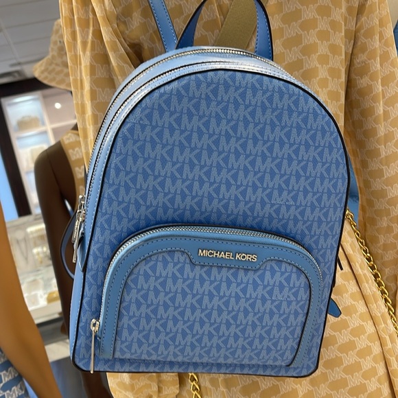 Michael Kors Jaycee Medium Signature Logo Backpack
South Pacific
NWT - Picture 12 of 16